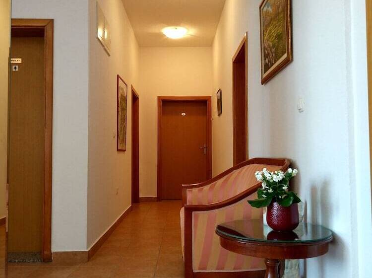 Hotel Guest House Regina Mundi