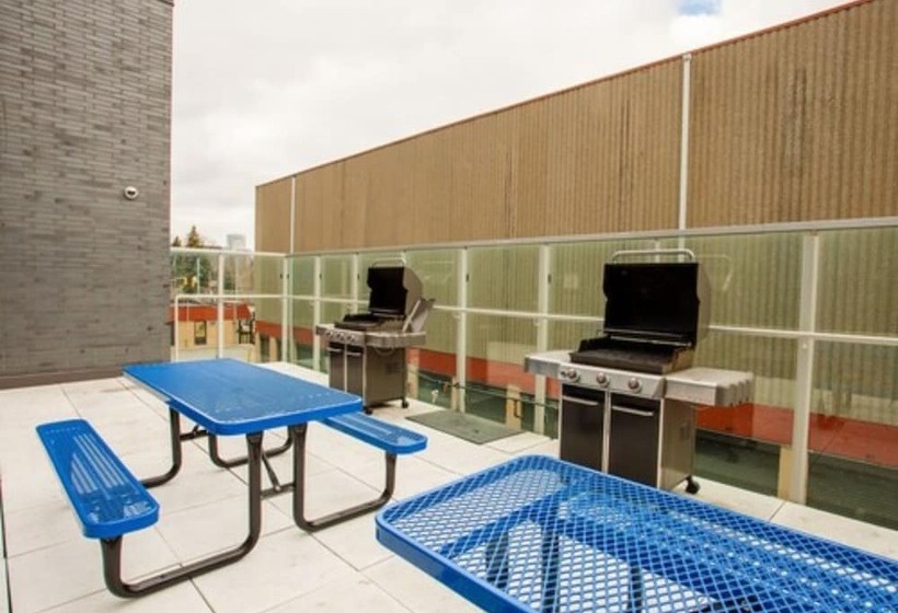 هتل Residence & Conference Centre Toronto Downtown