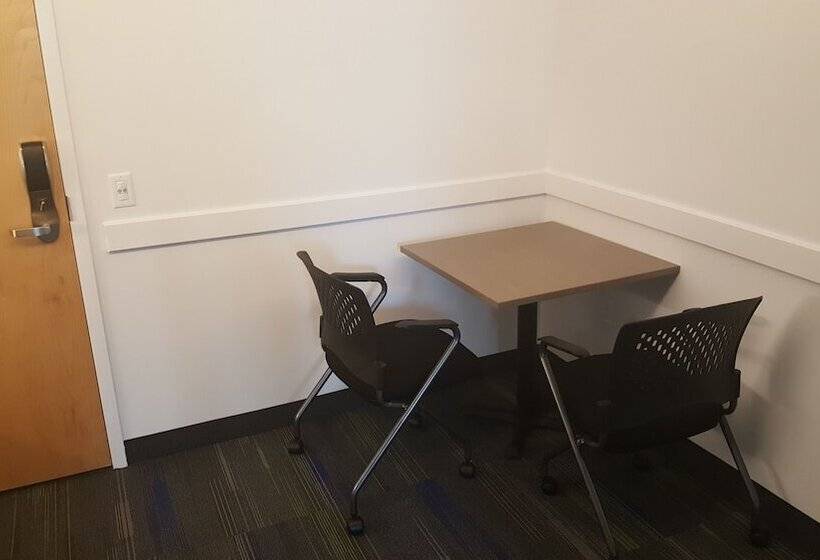 هتل Residence & Conference Centre Toronto Downtown