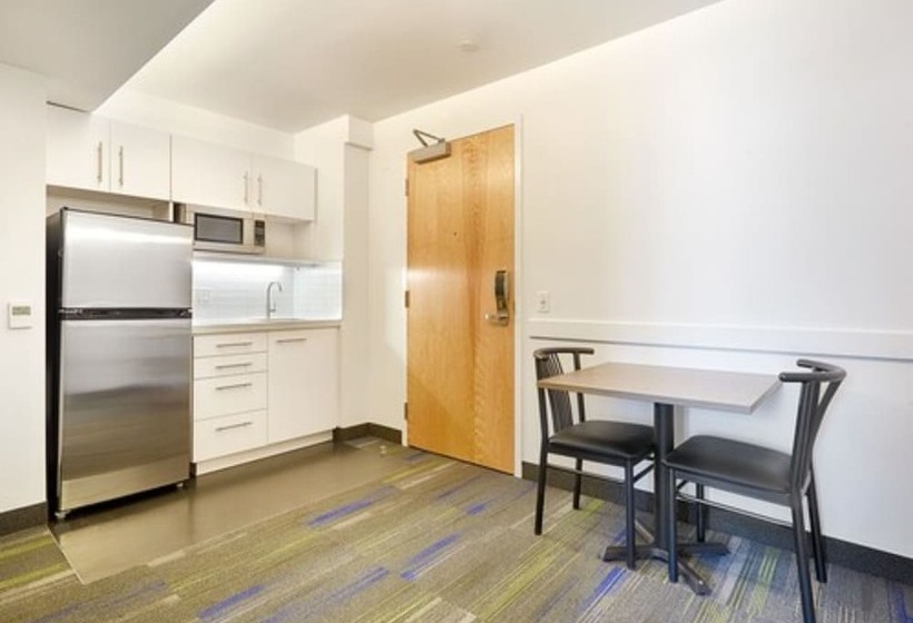 هتل Residence & Conference Centre Toronto Downtown