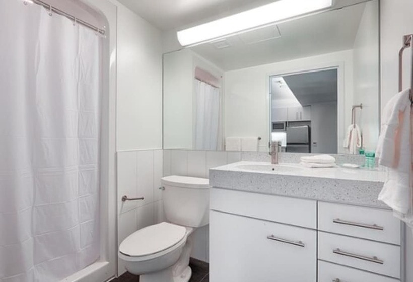 هتل Residence & Conference Centre Toronto Downtown