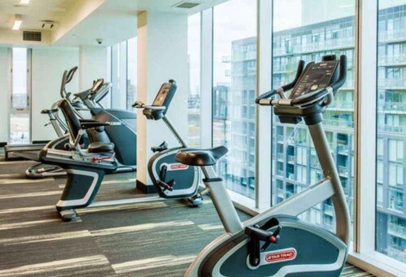 هتل Residence & Conference Centre Toronto Downtown