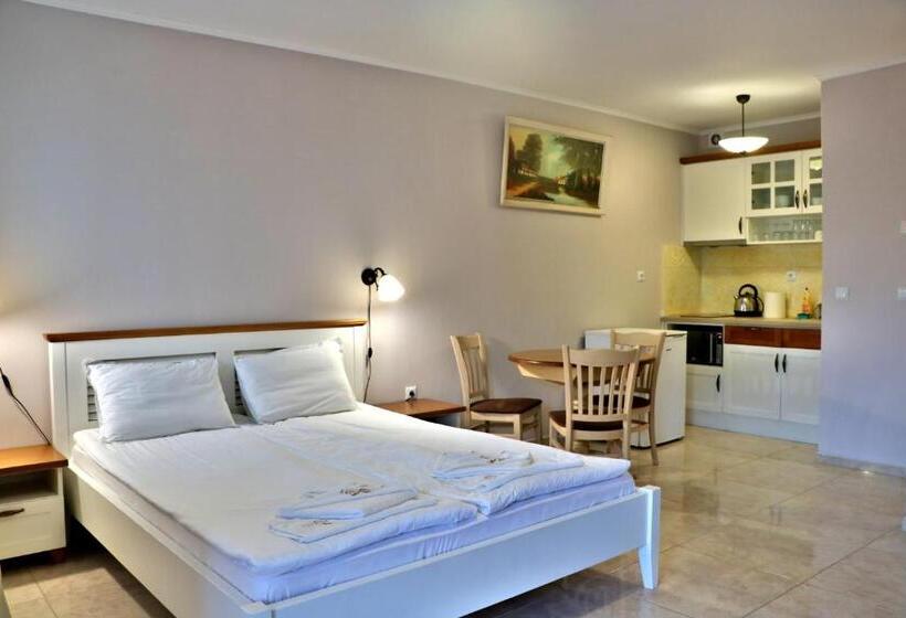 בית מלון כפרי Sirena Palace Family