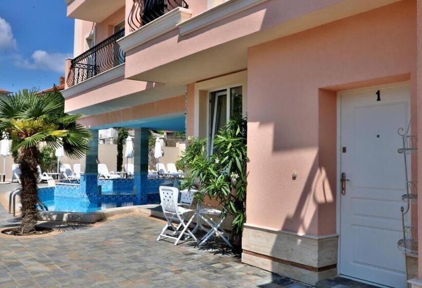 בית מלון כפרי Sirena Palace Family