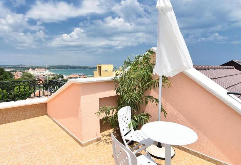 בית מלון כפרי Sirena Palace Family