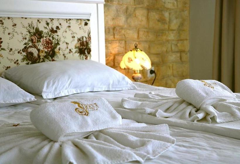 בית מלון כפרי Sirena Palace Family