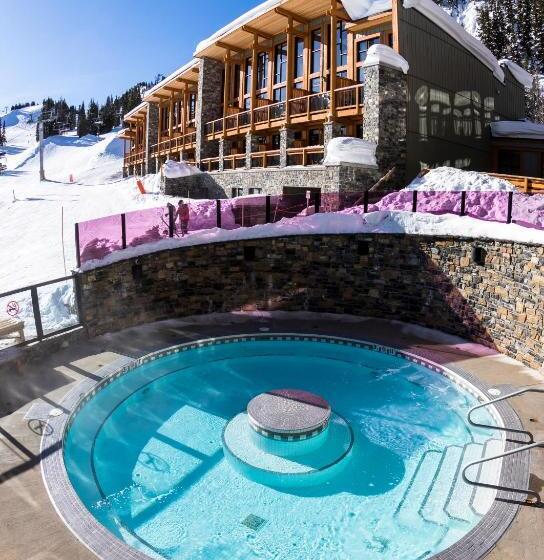 בית מלון כפרי Sunshine Mountain Lodge