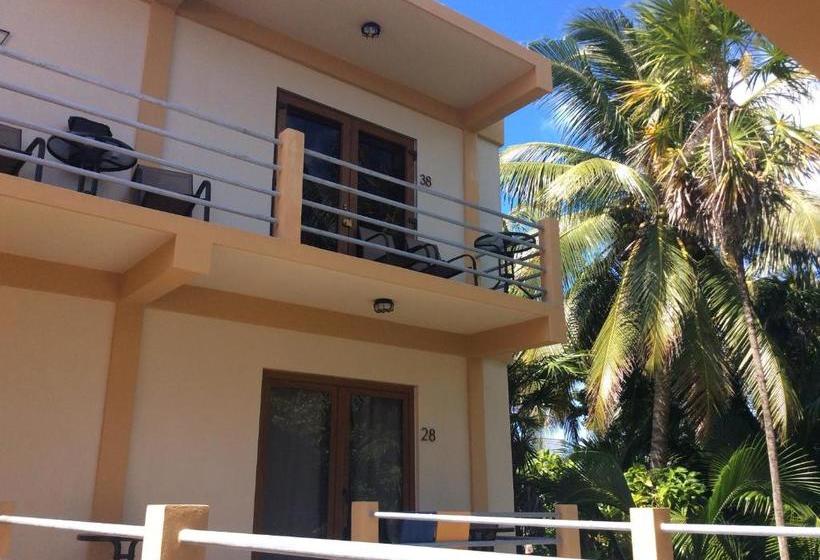 בית מלון כפרי The Beach Club Resort At Caye Caulker