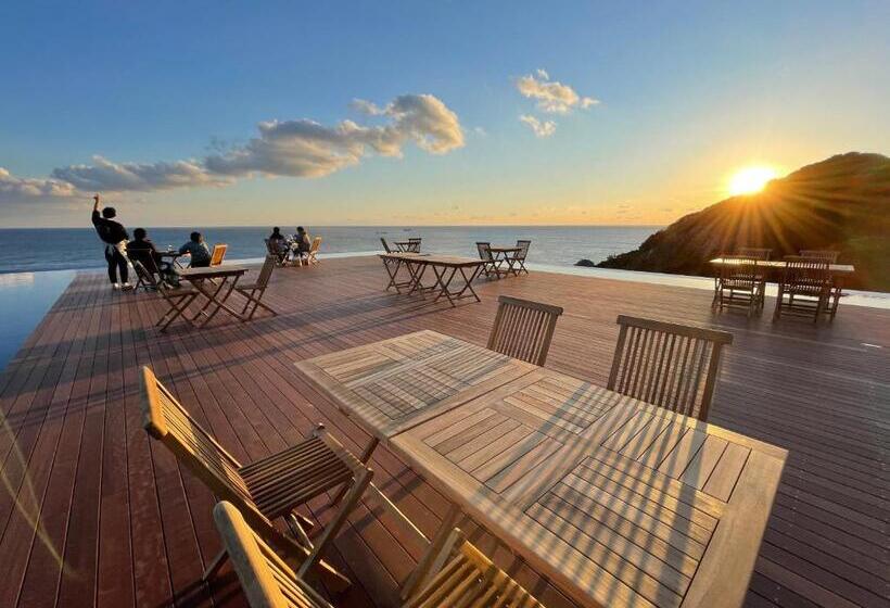 בית מלון כפרי Themana Village