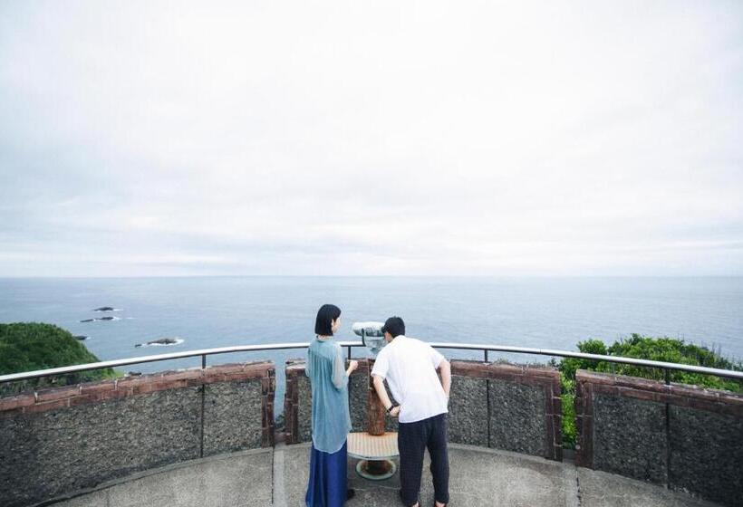 בית מלון כפרי Themana Village