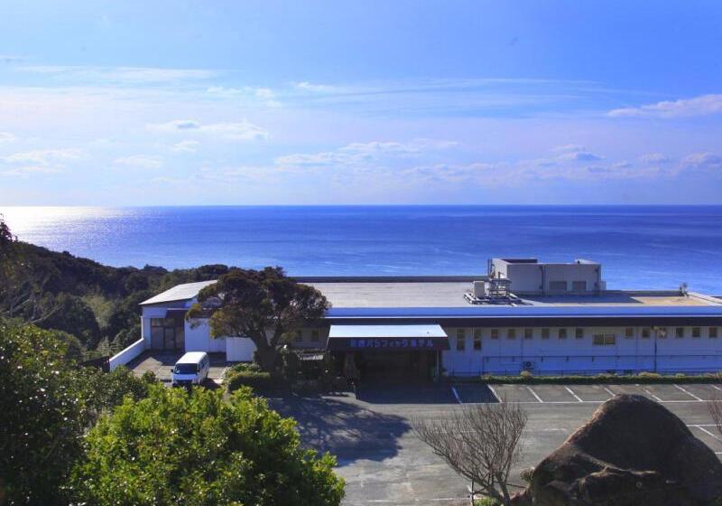 בית מלון כפרי Themana Village