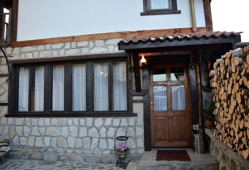 ホテル Trenchova Guest House