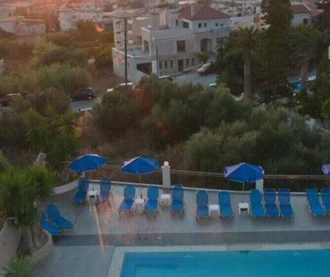 בית מלון כפרי Varouxakis