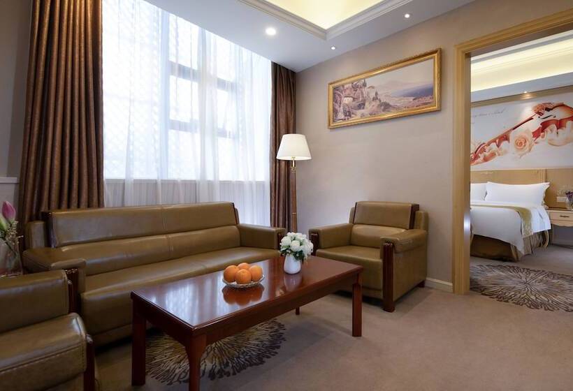 Отель Vienna Guangzhou Baiyun Airport Konggang