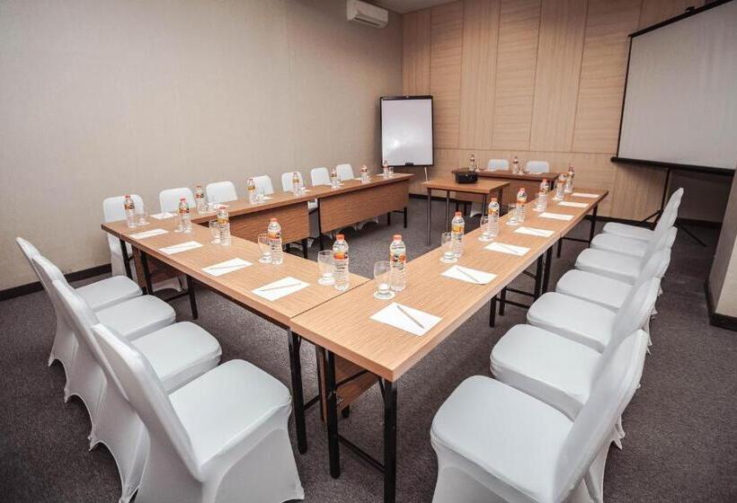 Whiz Prime Hotel Sudirman Makassar