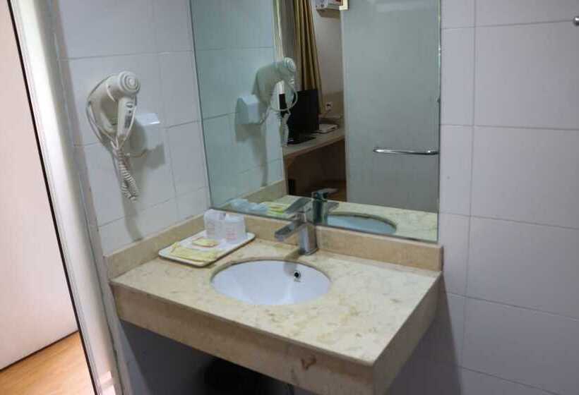 Отель Yixin Business