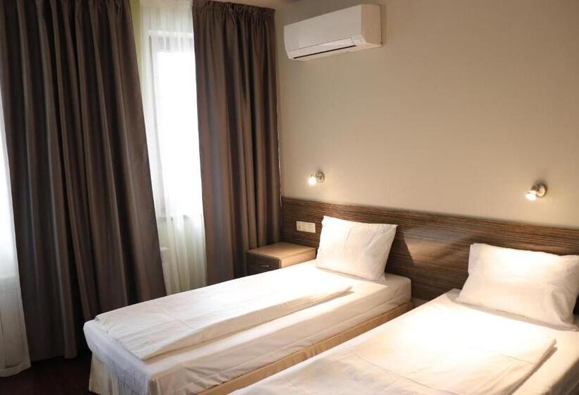 Roots Hotel & Wine Bar