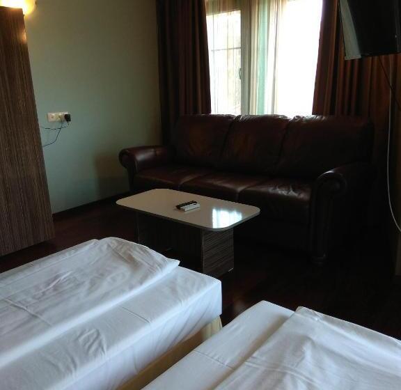 Roots Hotel & Wine Bar