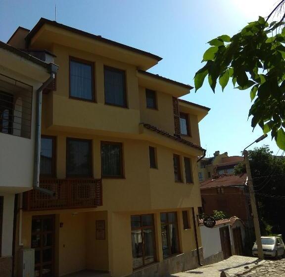 Roots Hotel & Wine Bar