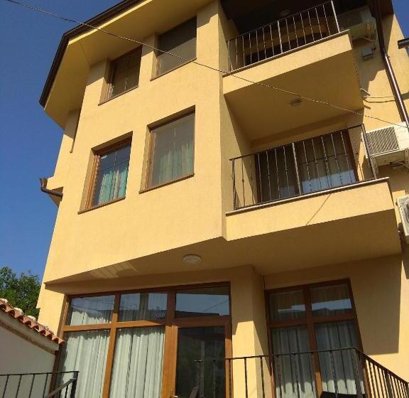 Roots Hotel & Wine Bar