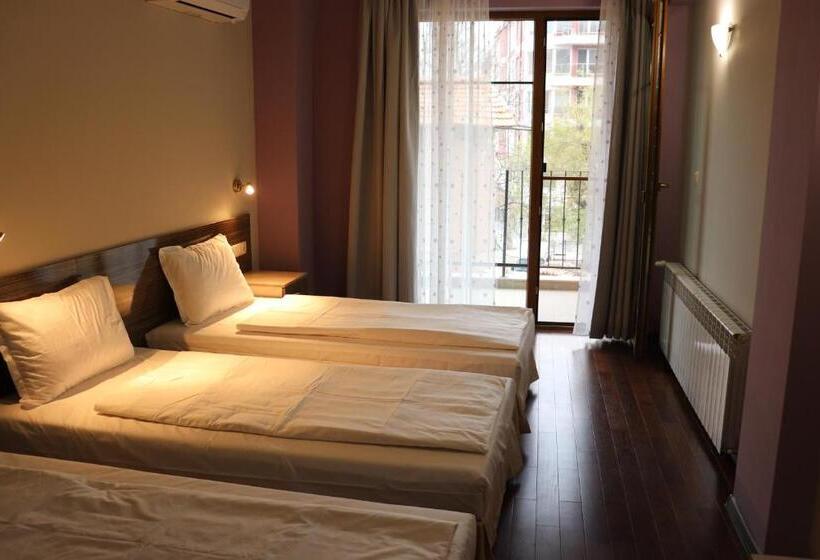 Roots Hotel & Wine Bar