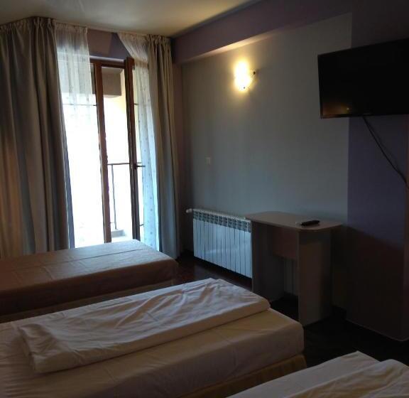 Roots Hotel & Wine Bar