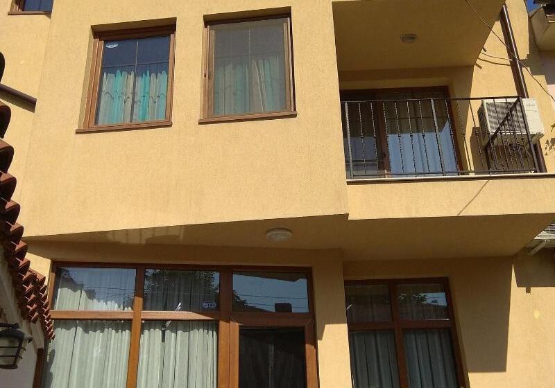 Roots Hotel & Wine Bar