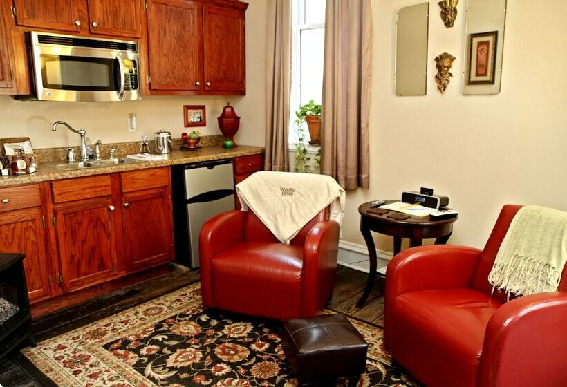 فندق 1890 Williams House Inn