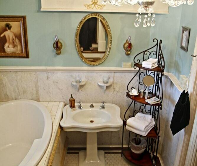 فندق 1890 Williams House Inn