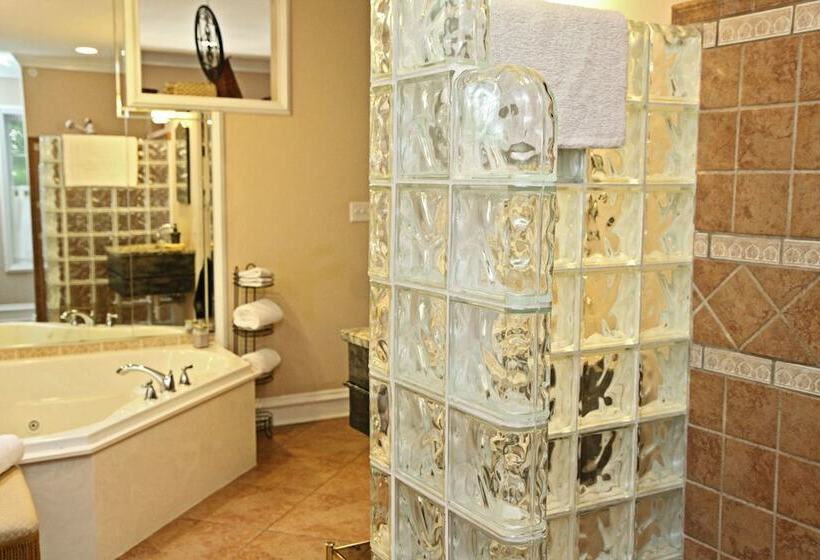 فندق 1890 Williams House Inn