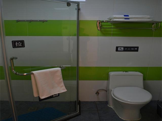 هتل 7days Inn Urumqi Yan An Road Branch