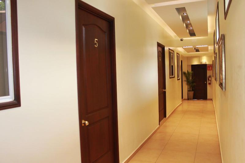 호텔 All Days Inn And Out