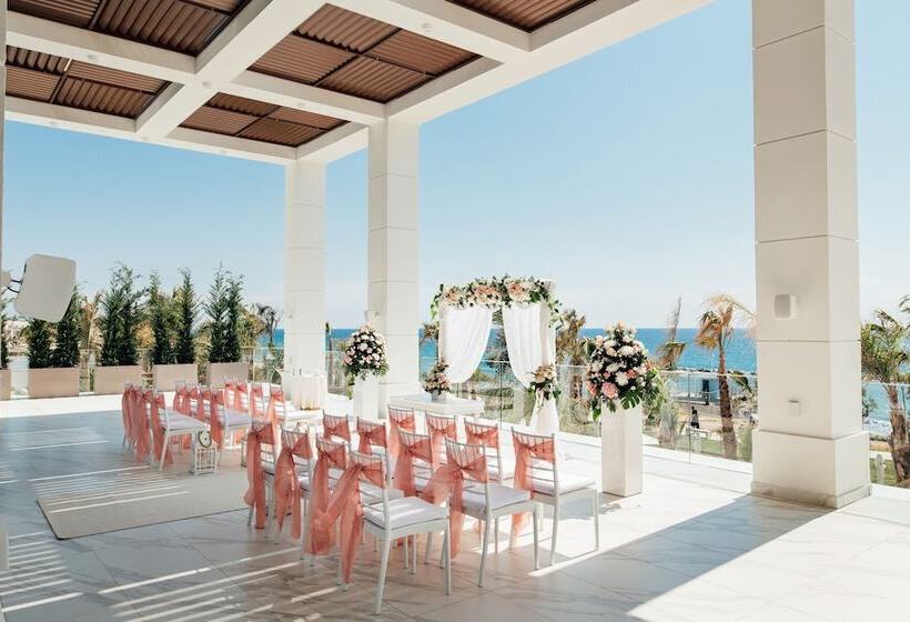 Amavi, Madefortwo Hotels Paphos