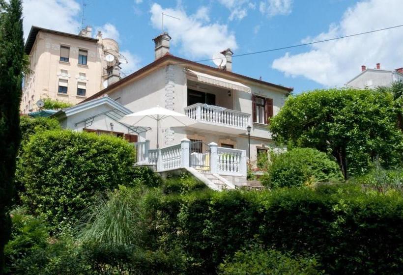 هتل Apartments Villa Nola