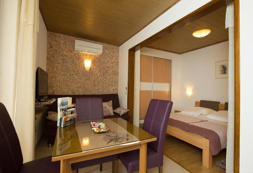 Отель Apartments Villa Nola