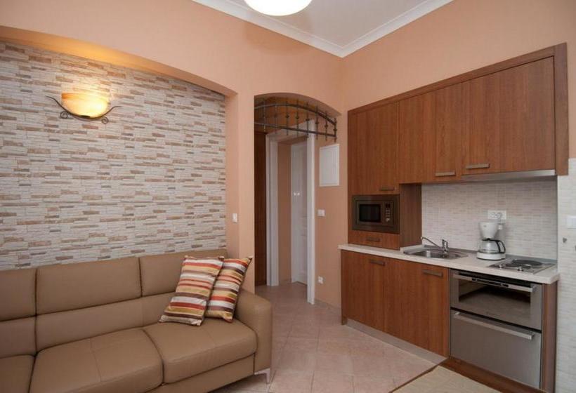 هتل Apartments Villa Nola