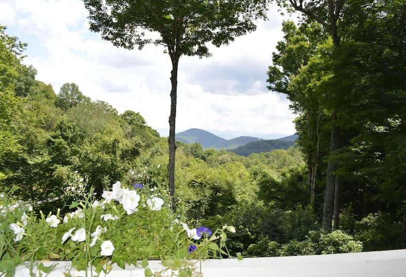 ホテル Bald Mountain House Inn At The Wolf Laurel Resort