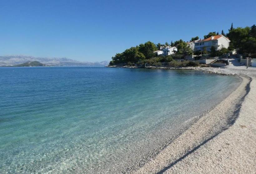 فندق Beach Apartments Slatine