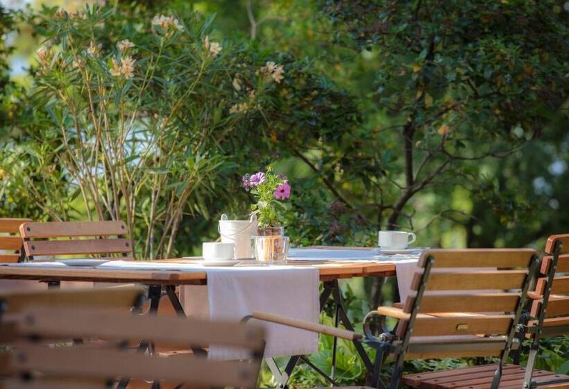 Отель Bed And Breakfast Saint Alliance