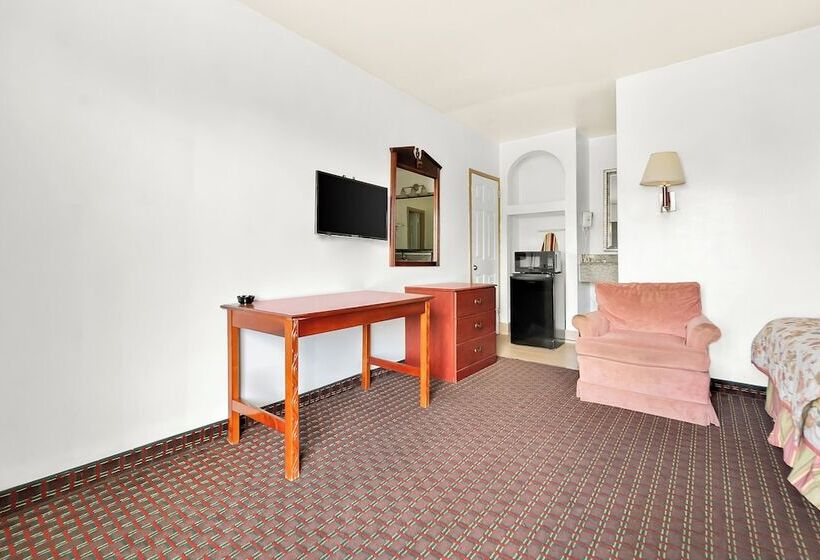 Отель Capitol Inn And Suites