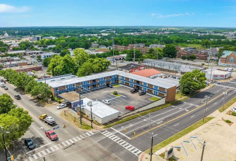 Отель Capitol Inn And Suites