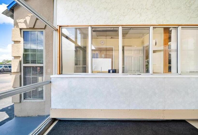 Отель Capitol Inn And Suites