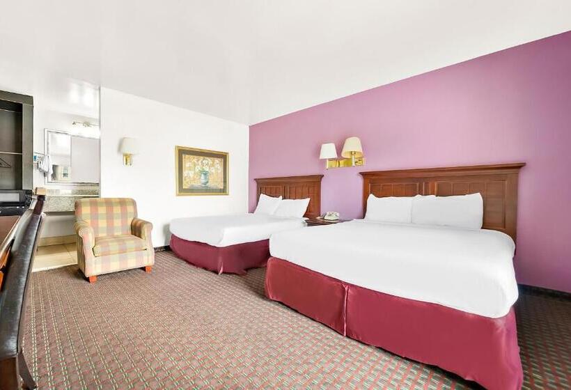 Отель Capitol Inn And Suites