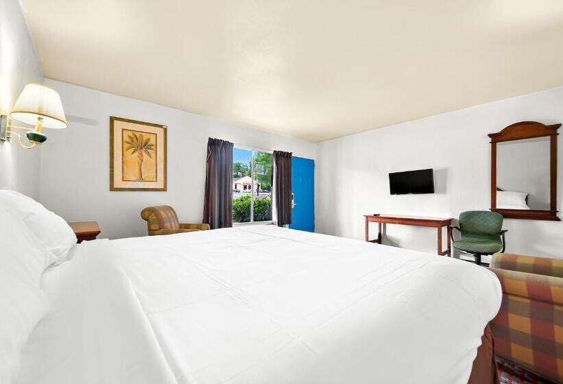 Отель Capitol Inn And Suites