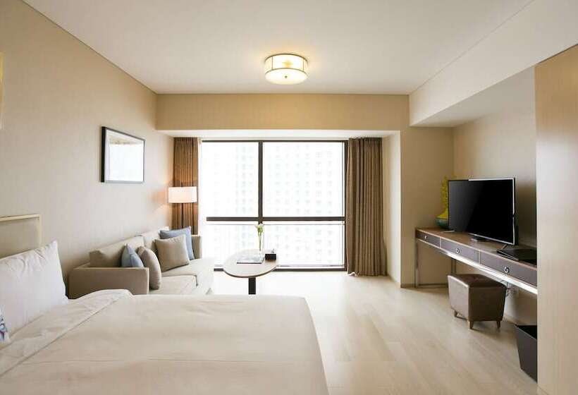 هتل Cherry Residences May Fourth Square