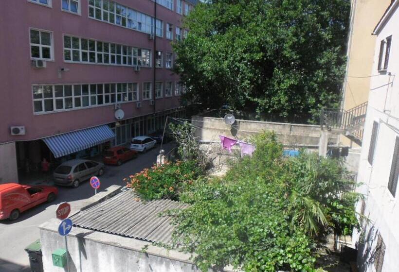 호텔 City Center Rooms