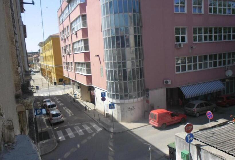 호텔 City Center Rooms