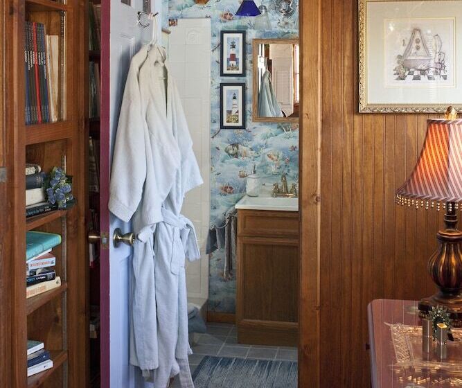 هتل Cliff Cottage Inn