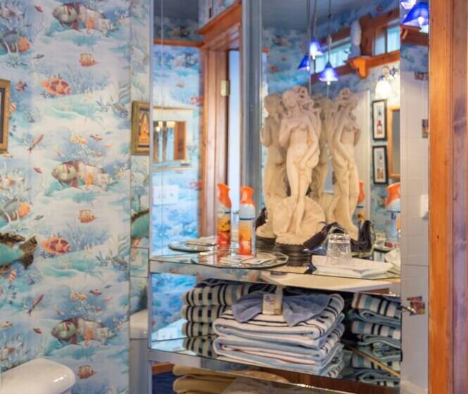 هتل Cliff Cottage Inn