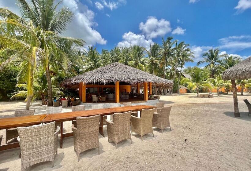 هتل Coco Grove Beach Resort, Siquijor Island